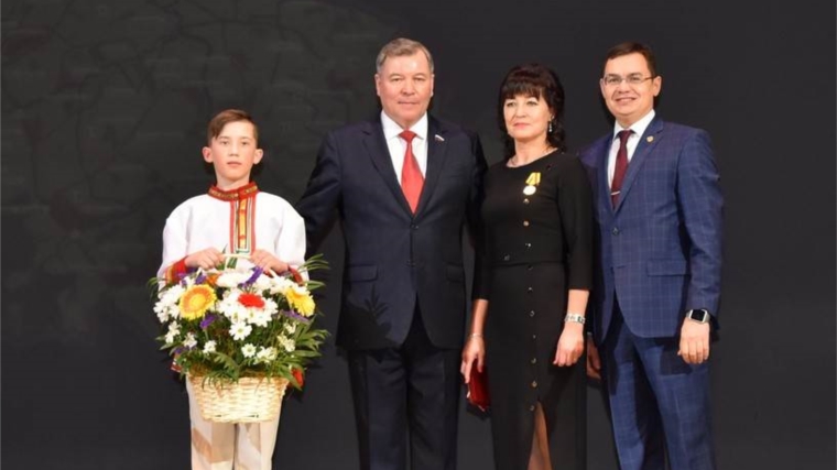 Чемпионке мира и Европы по спортивной ходьбе Алине Ивановой вручен медаль-орден "За заслуги перед Чувашской Республикой" Чемпионке мира и Европы по спортивной ходьбе Алине Ивановой вручен медаль-орден "За заслуги перед Чувашской Республикой"